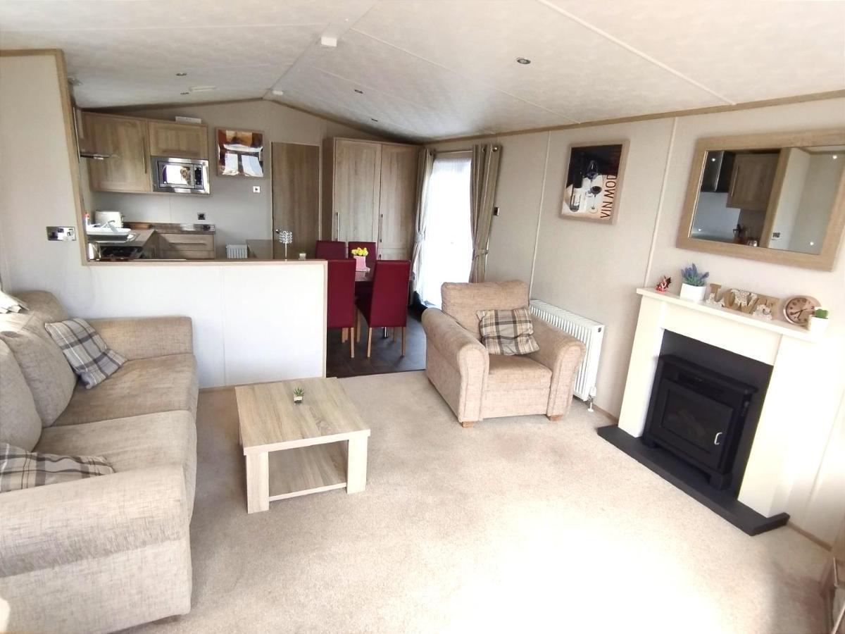 Sand Le Mere Holiday Village Caravan Hire Tunstall  Exterior photo