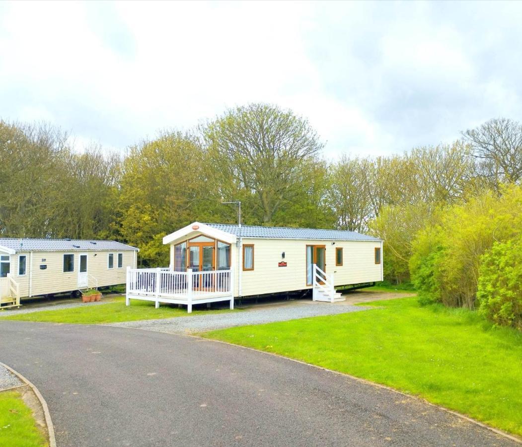 Sand Le Mere Holiday Village Caravan Hire Tunstall  Exterior photo